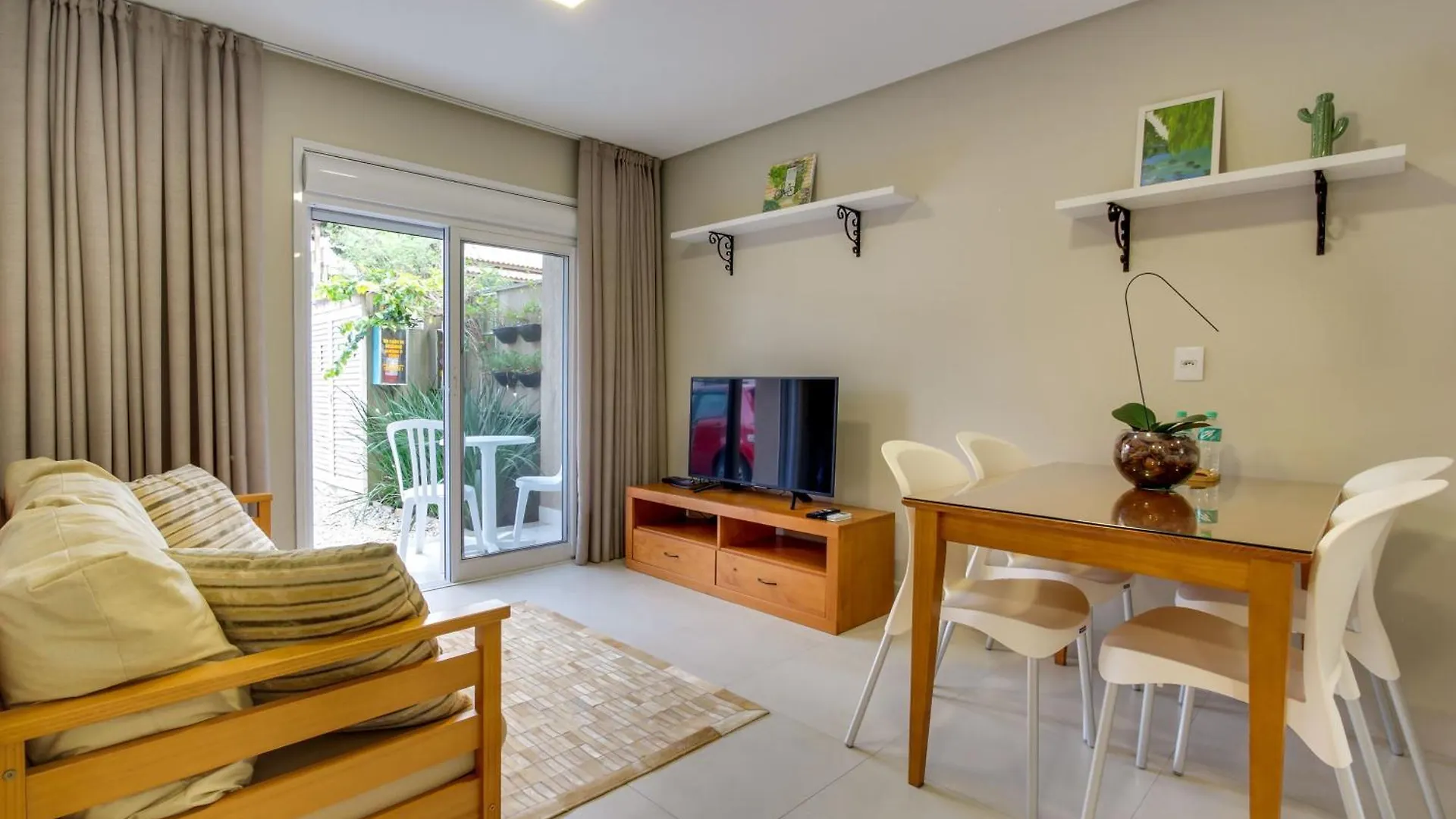 Residencial Casa Flora Daire Bombinhas Brezilya